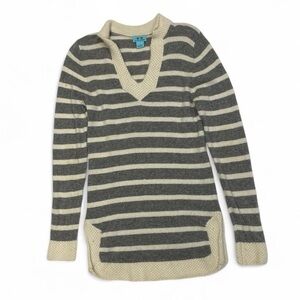 Cozy Striped V-Neck Cashmere Sweater in Gray and Cream